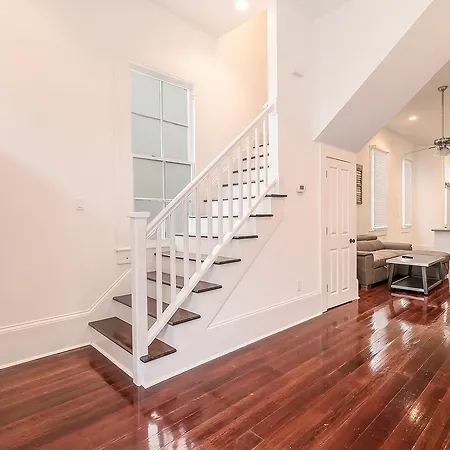 Modern 2Br On Carondelet By Hosteeva Apartment New Orleans Exterior photo