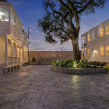 Modern 2Br On Carondelet By Hosteeva Apartment New Orleans Exterior photo